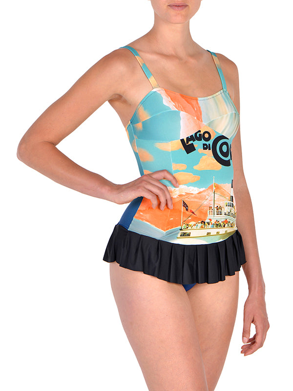 Costume Intero Sala Comacina BI(ki)NI® - Battello Storico  PROMOZIONE !Costume intero con gonnellino e stampa vintage. spalline con passamaneria elastica nera.Promozione ! Made in Italy stampa dai poster Vintage Lago di Como